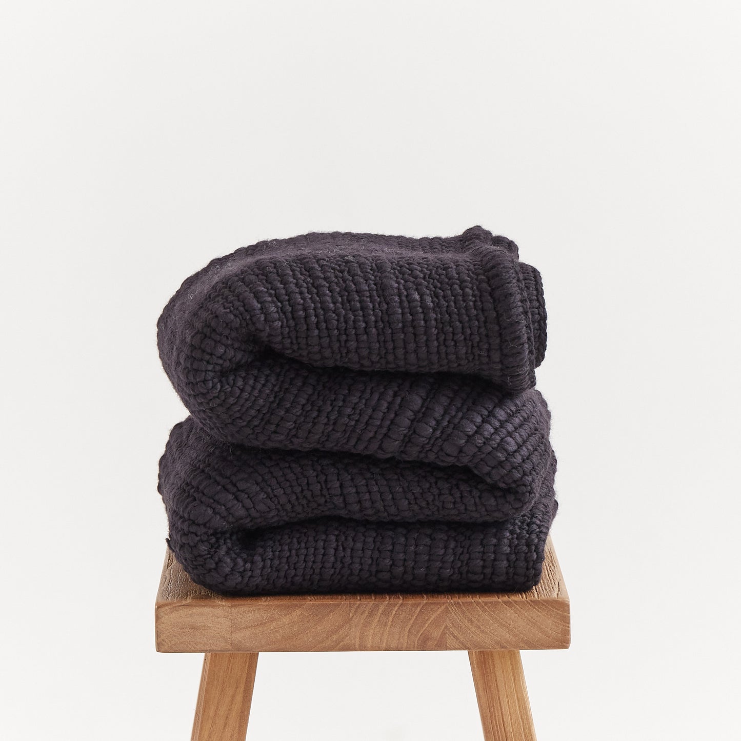 Handspun Merino Wool Blanket - Black Nordic Style & Handcrafted Comfort