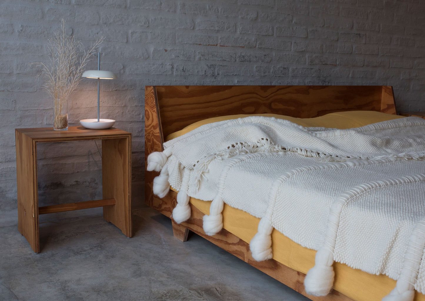 Knot Queen Size Bed Cover 83*95