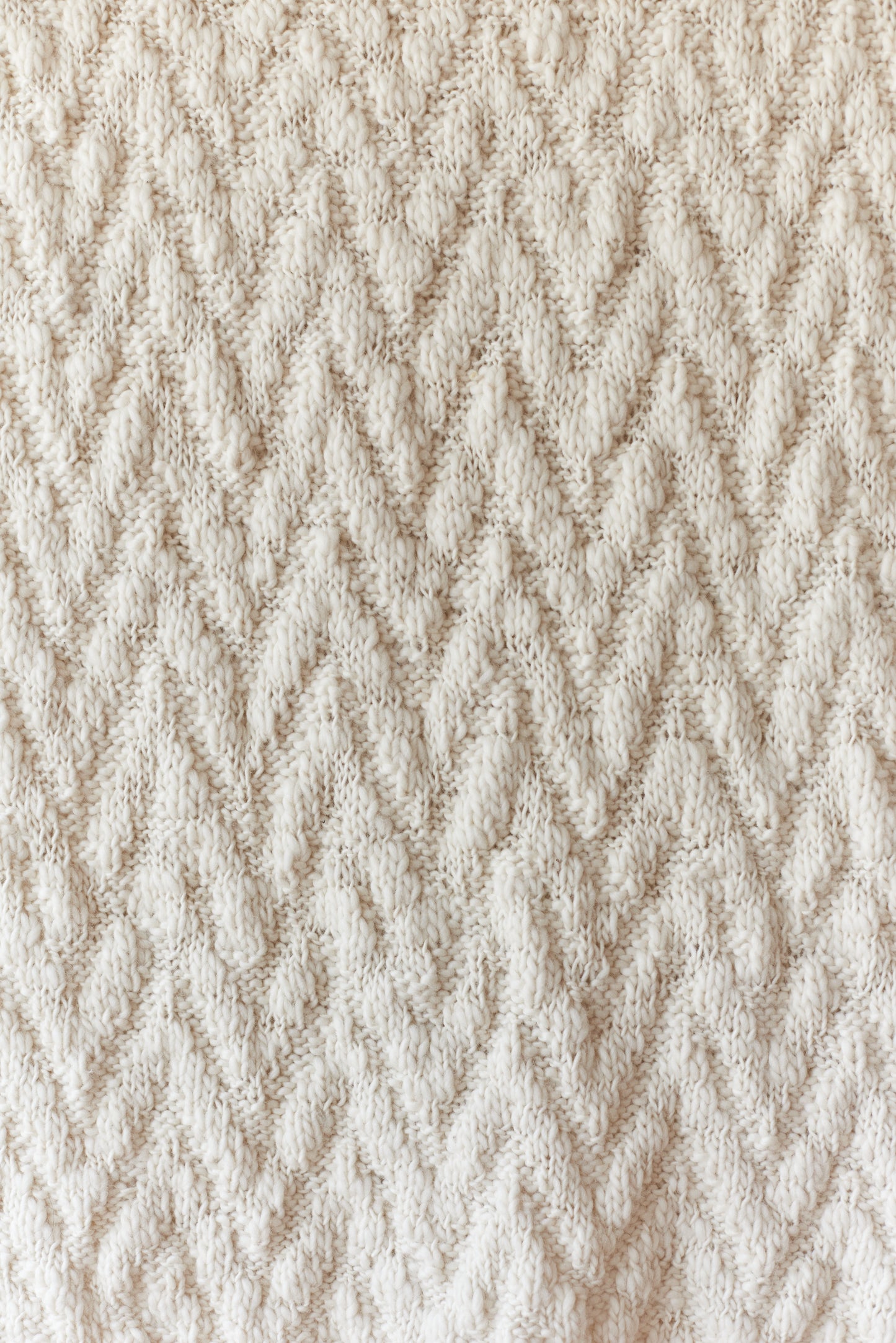 Hand-knit Blanket in Off White Natural Merino Wool Zig Zag Tero 59x59