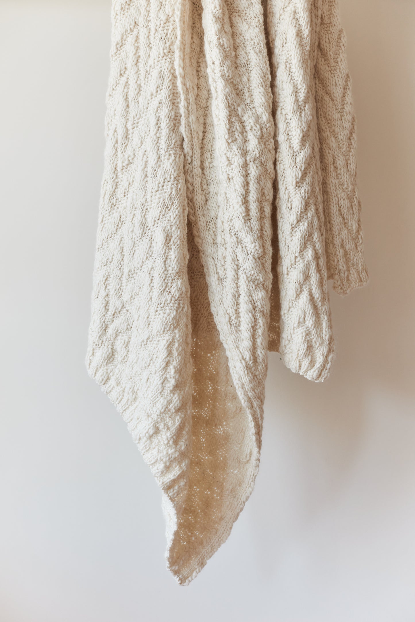 Hand-knit Blanket in Off White Natural Merino Wool Zig Zag Tero 59x59
