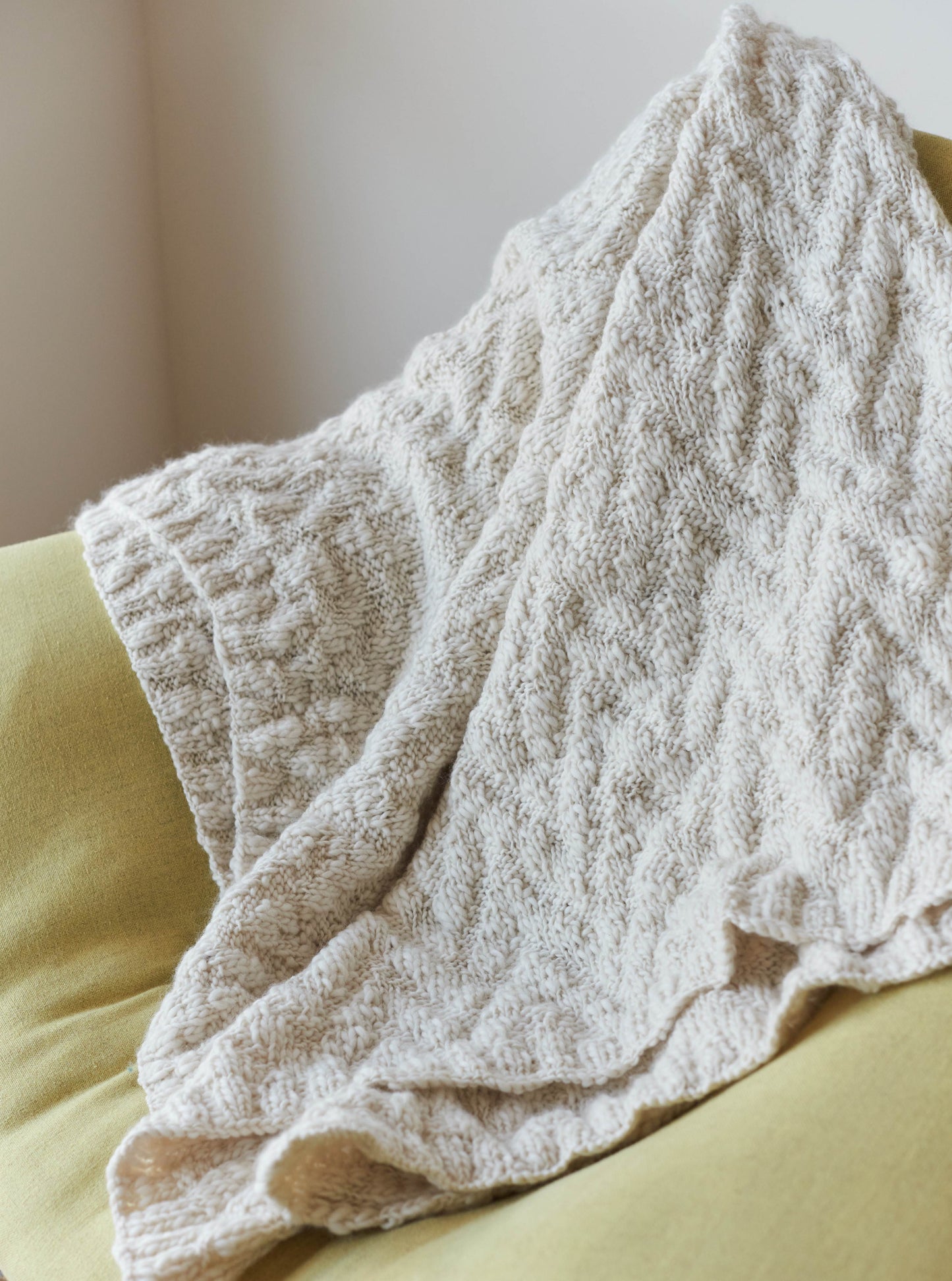 Hand-knit Blanket in Off White Natural Merino Wool Zig Zag Tero 59x59