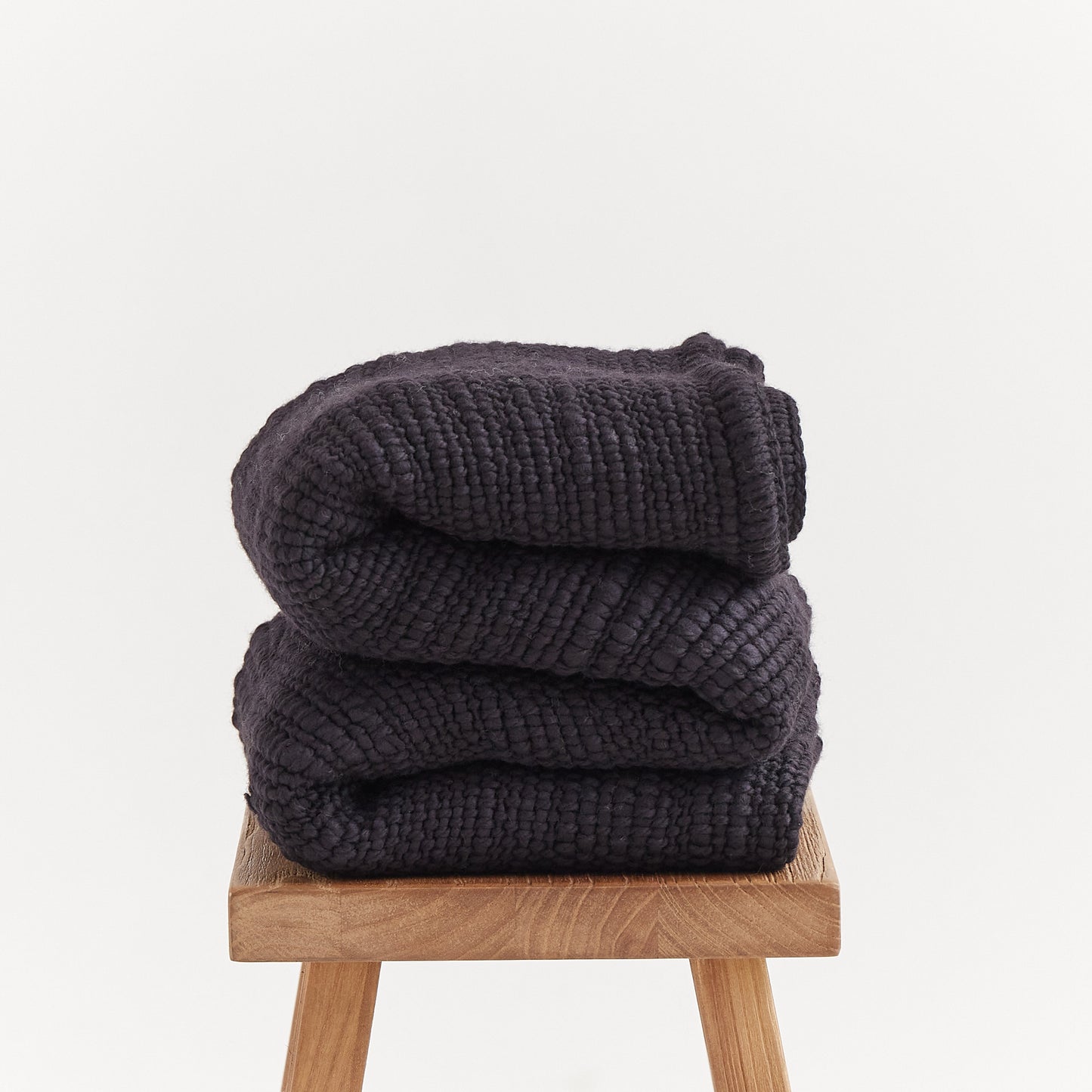 Handspun Merino Wool Blanket - Black Nordic Style & Handcrafted Comfort