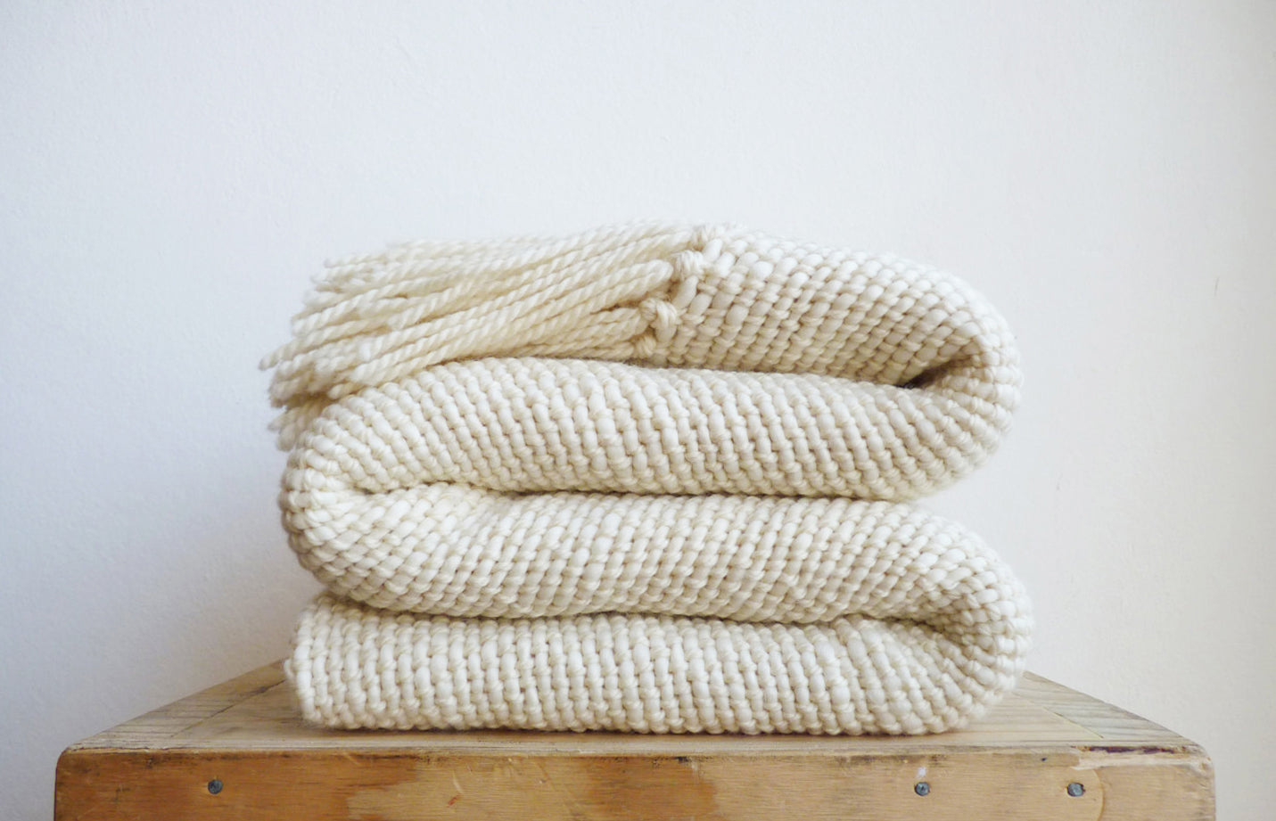 Throw Blanket in Natural Wool Niebla