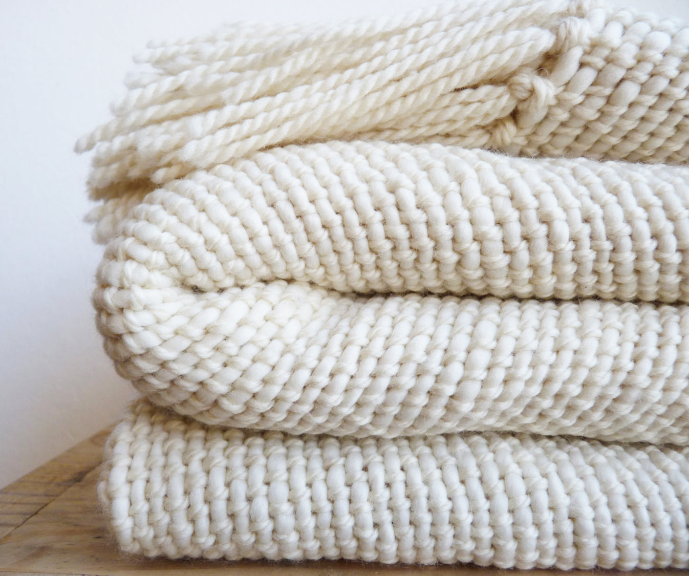 Throw Blanket in Natural Wool Niebla