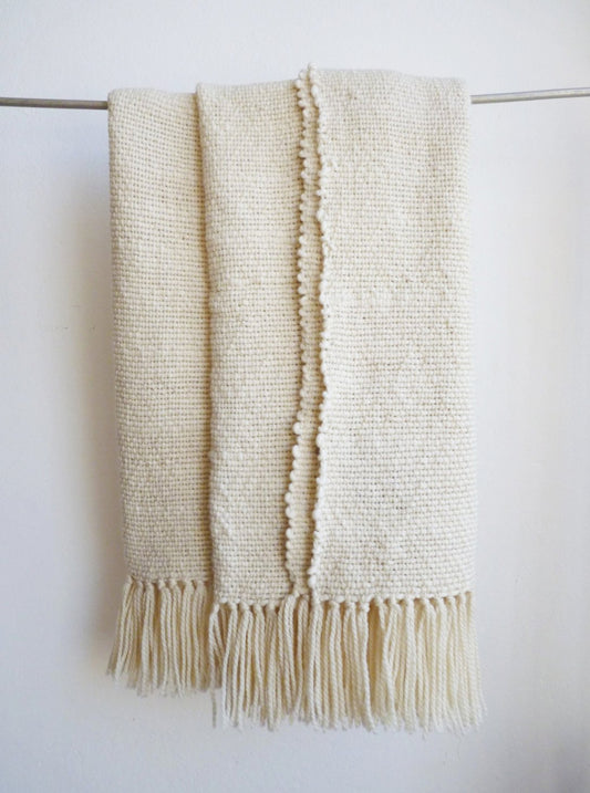 Throw Blanket in Natural Wool Niebla
