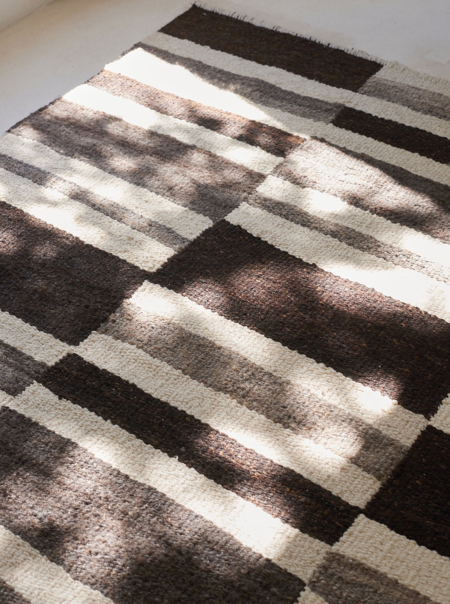 Geometric Wool Rug and Loom Handmade Tala - Texturable