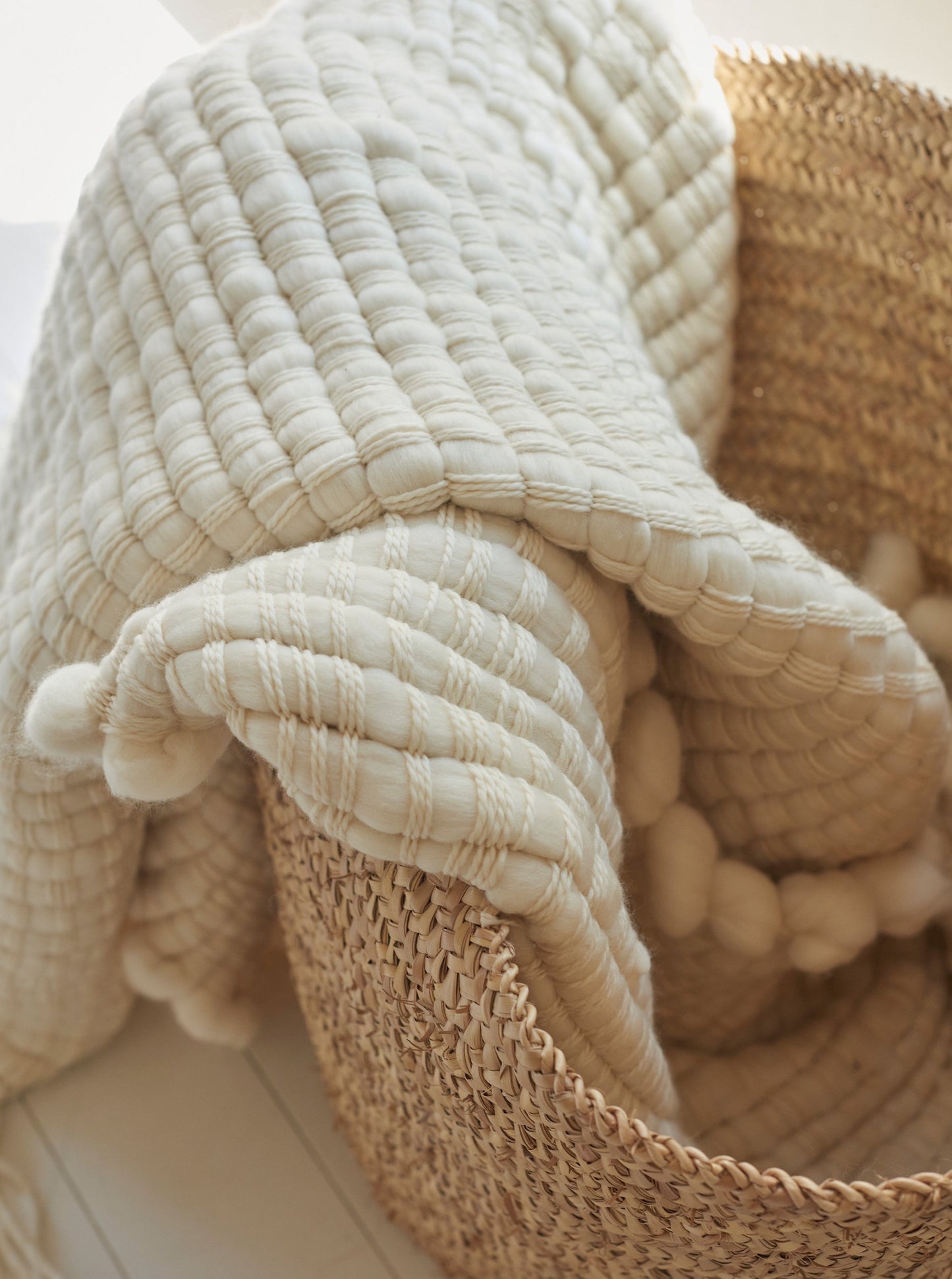 Super Chunky Weaving blanket throw in a basket
