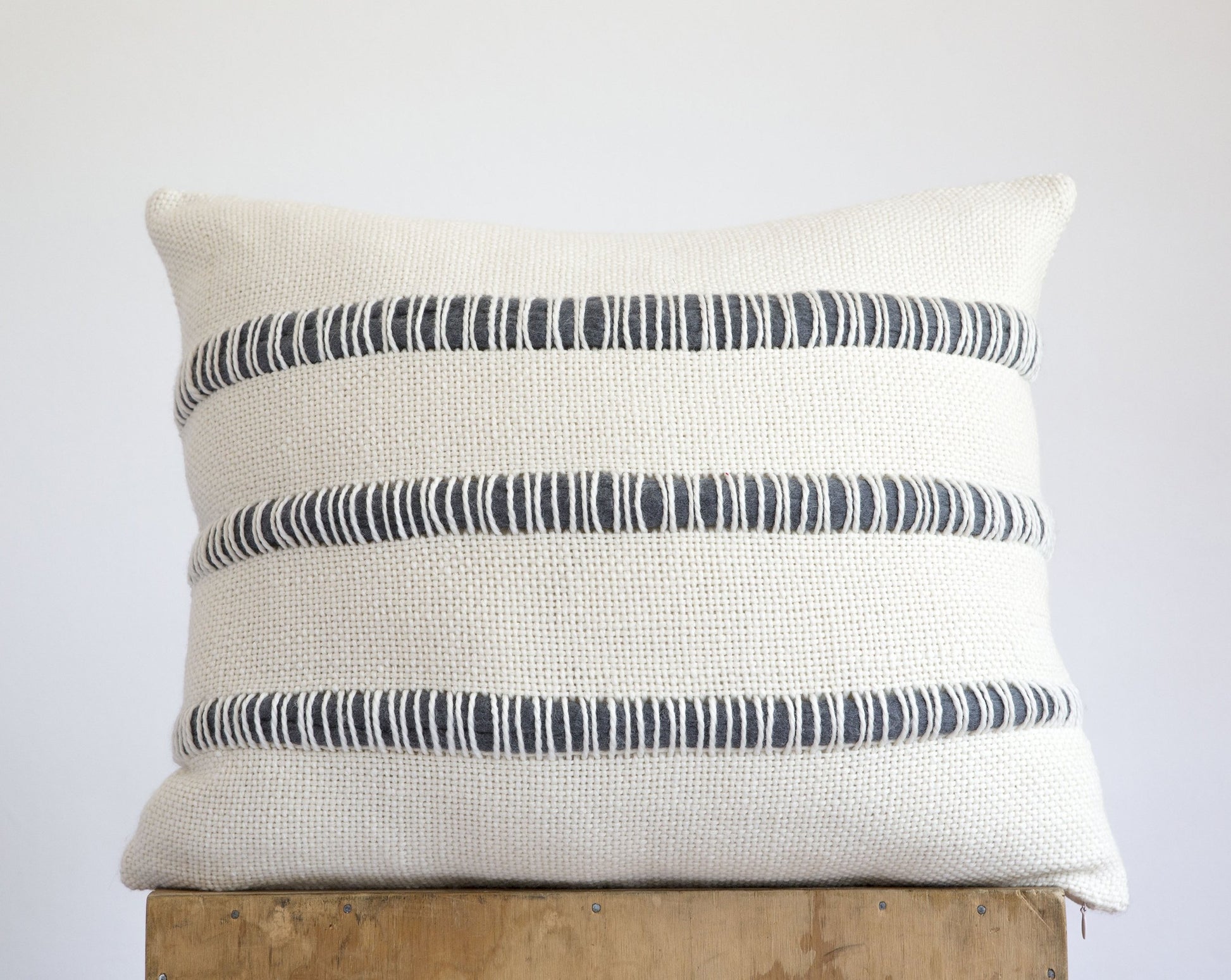 Hand weaving cushion cover with stripes of roving merino wool hand dyed in stone grey