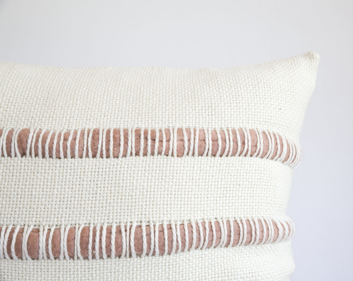 Handwoven cushion cover with rose roving stripes - Closely details