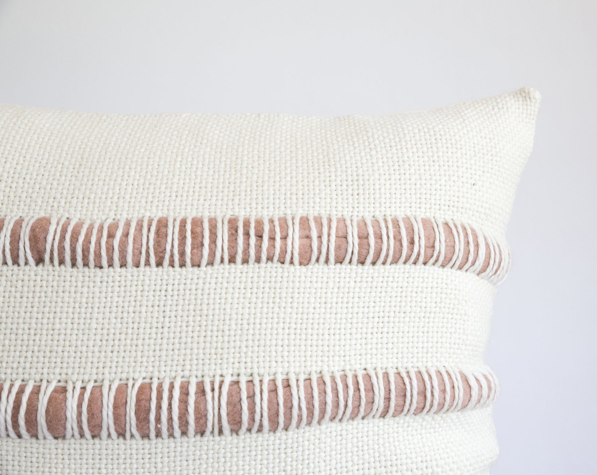 Handwoven cushion cover with rose roving stripes - Closely details