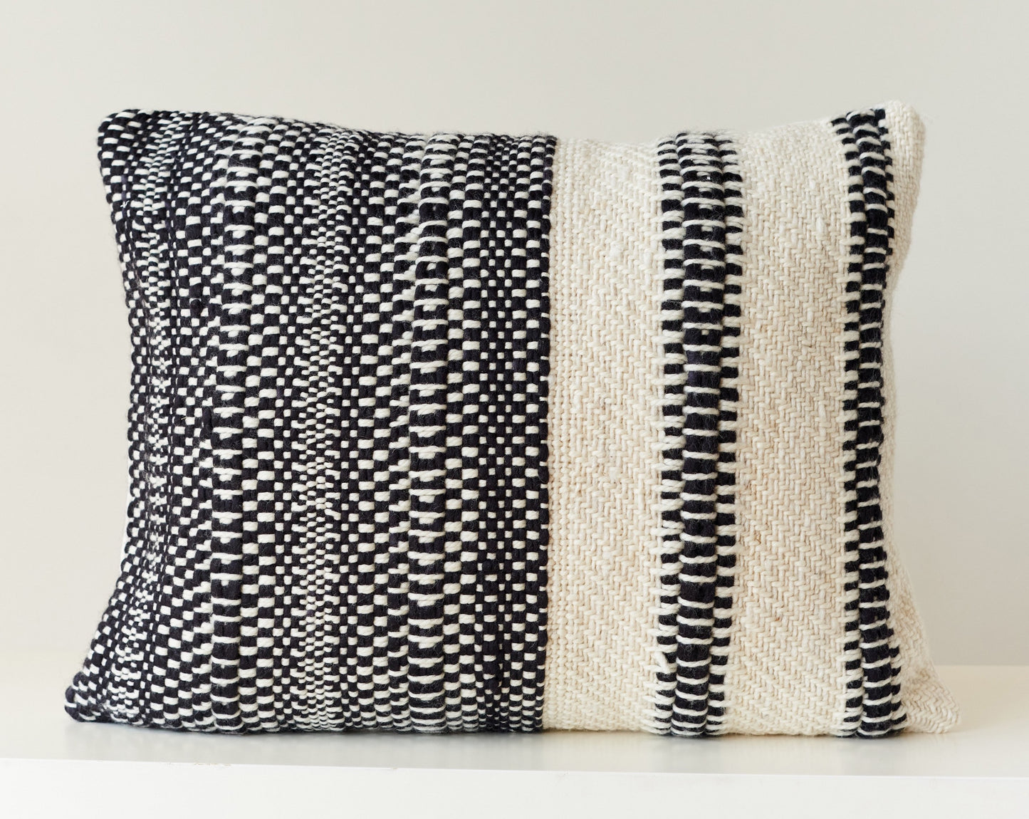 Lumbar Cover Pillow in Black & White Ceres 16x20