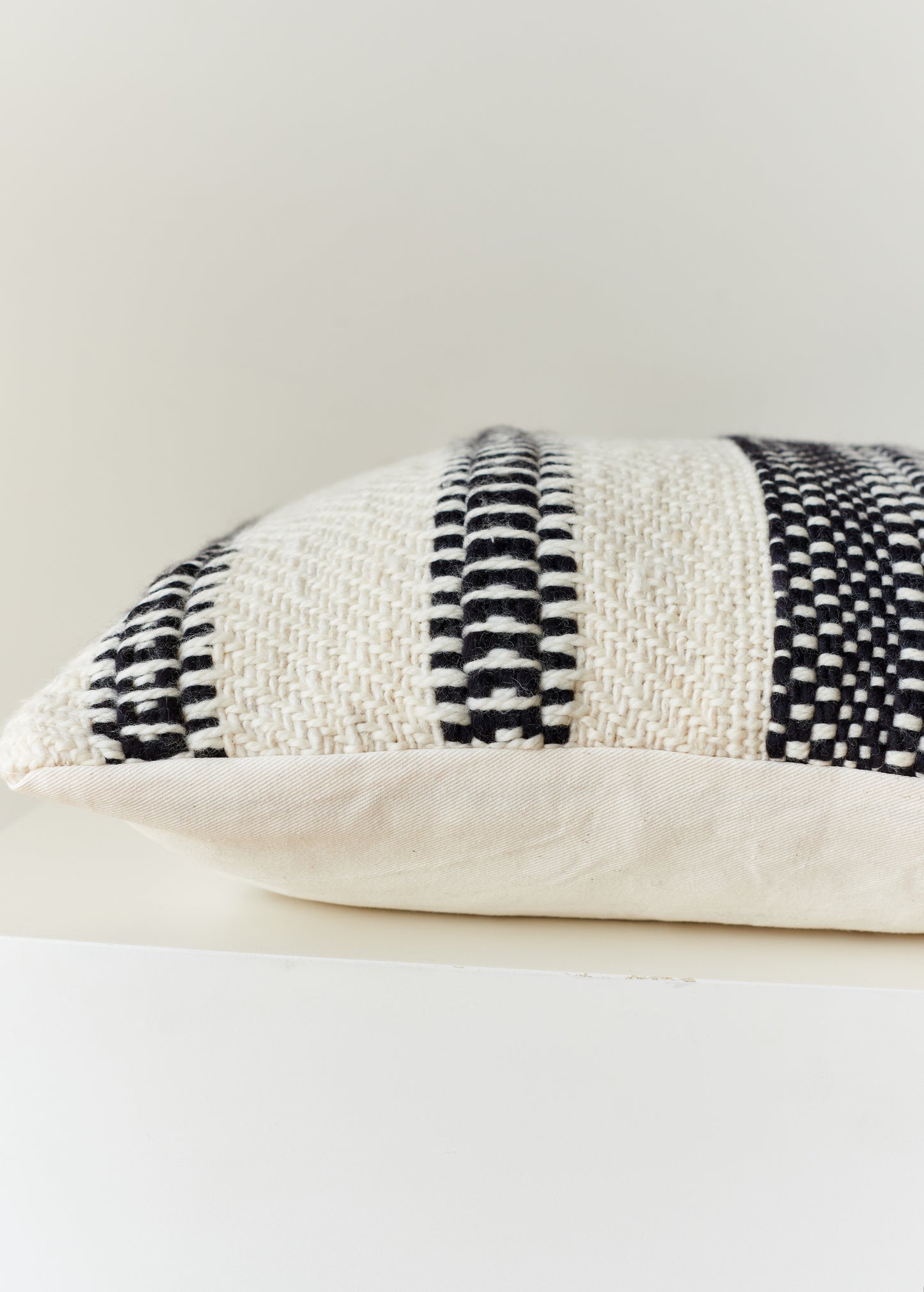 Lumbar Cover Pillow in Black & White Ceres 16x20